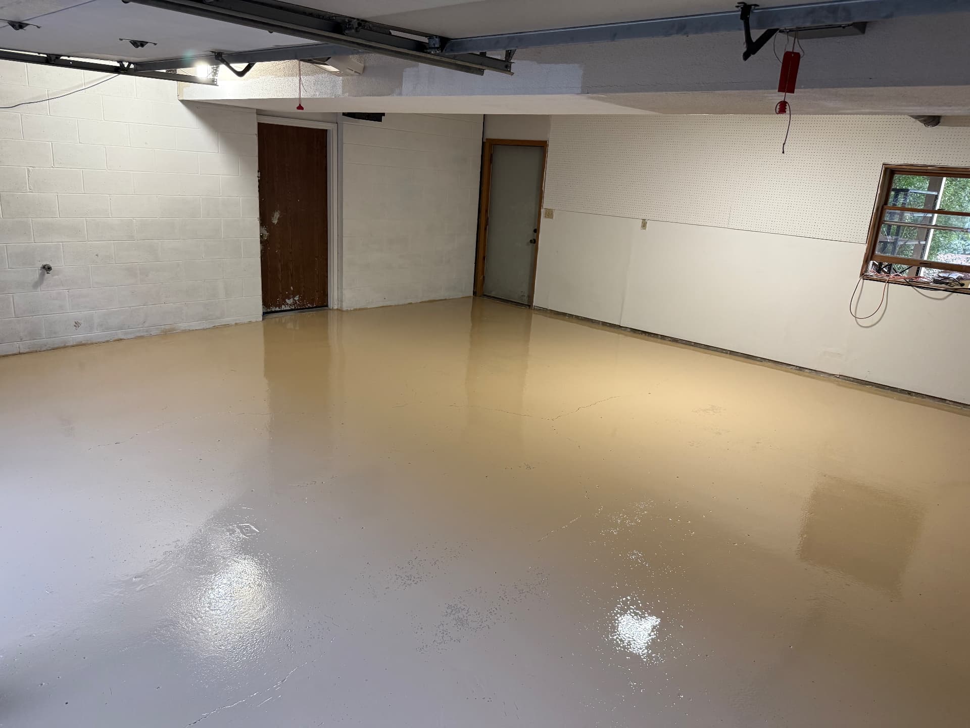 Flake Garage, Start to Finish finished epoxy floor in Sioux City, IA